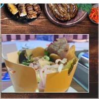 Keuze uit: Geen saus, Knoflook saus, Whisksaus, Tomaat-uien saus, Scherpe saus, Mayonaise en meer.